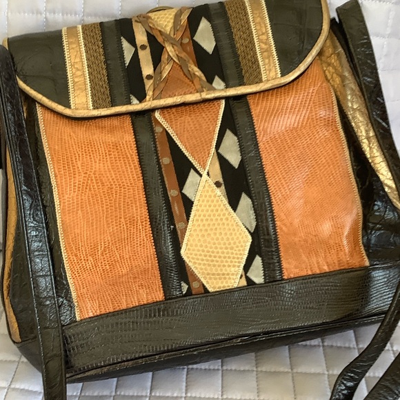 Multicolor Textured Leather Crossbody Handbag - Picture 2 of 5